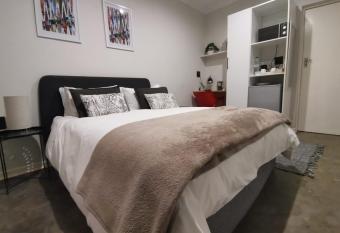 Hillsview, Roodepoort has Balcony rooms