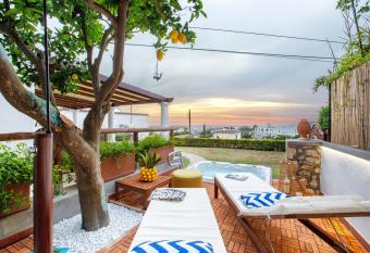 Relais 2 Pini has Balcony rooms