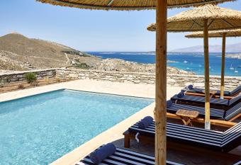 Acron Villas Paros allows 18 year olds to book a room