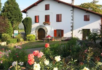 Chambre d h  tes Altzia 1 allows 18 year olds to book a room