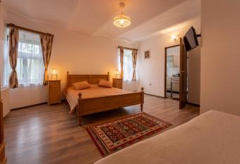 Gloria Apartments has Balcony rooms