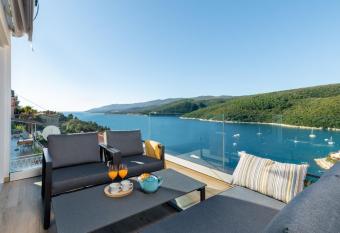 D&A Superior Apartman has Balcony rooms