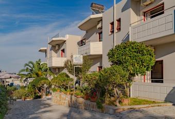 Saint Trope Studios has Balcony rooms