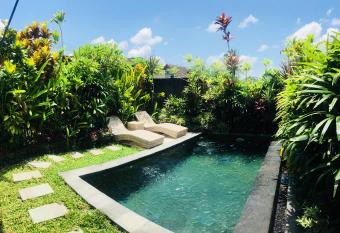Pondok Naya - CHSE Certified has rooms with a private hot tub
