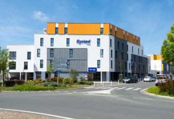 Kyriad La Rochelle Centre - Les Minimes allows 18 year olds to book a room