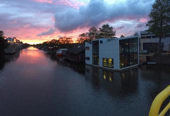 Reiwa has Balcony rooms