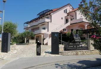 Apartmani Simon has Balcony rooms