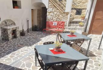 B&B La Casetta has Balcony rooms