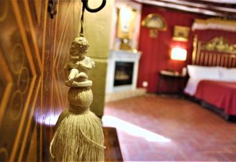 La Casa de Sebastian allows 18 year olds to book a room