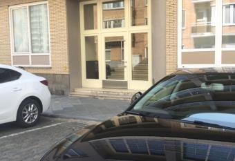 Studio Hippique allows 18 year olds to book a room