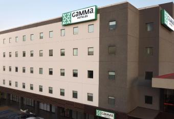 GAMMA Quer  taro allows 18 year olds to book a room
