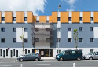 Premi  re Classe La Rochelle Centre - Les Minimes allows 18 year olds to book a room