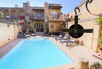 Gozo Break Farmhouses allows 18 year olds to book a room