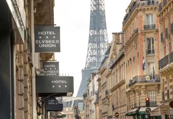 Elys  es Union has Balcony rooms