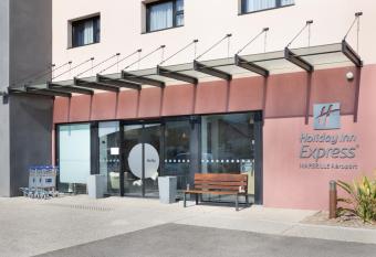 Holiday Inn Express - Marseille Airport, an IHG Hotel allows 18 year olds to book a room