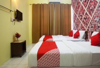 OYO 796 Jr Hotel allows 18 year olds to book a room
