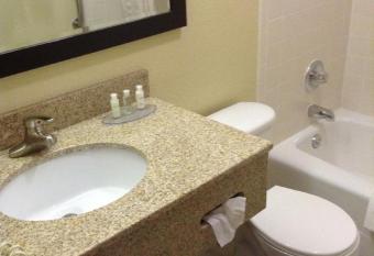 Best Western Plus Altoona Inn has rooms with a private hot tub