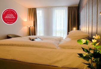 Amedia Linz, Trademark Collection by Wyndham allows 18 year olds to book a room