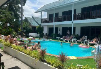 Tiki Beach Koh Phangan allows 18 year olds to book a room