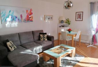 Spacious flat terrace beautiful view Tram CDirect access Grenoble #A4 allows 18 year olds to book a room