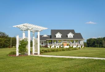Barren Breeze Bed and Breakfast has Balcony rooms