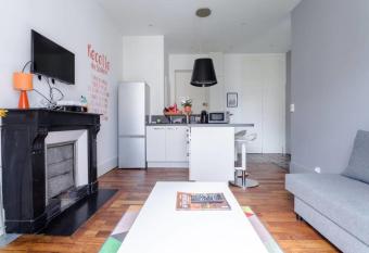 Le Jaur  s T2 fully equipped Balcony wifi #H0 allows 18 year olds to book a room