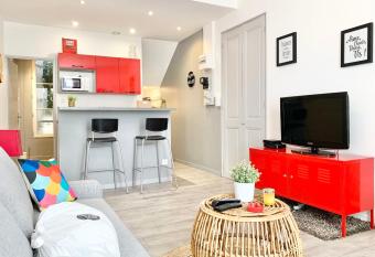 A touch of red #G4 allows 18 year olds to book a room