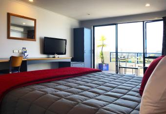 Bay Viaduct Motor Lodge has Balcony rooms