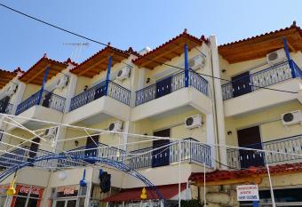 KOTSIFAS ROOMS has Balcony rooms