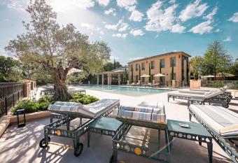 Villa Saint-Ange allows 18 year olds to book a room