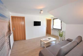 Ferienwohnung T _ T 1 has Balcony rooms