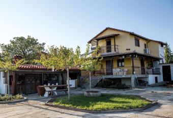 Sunset Villa Sozopoli has Balcony rooms