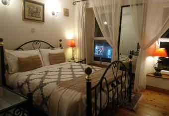 Vaughans Pub/Accommodation allows 18 year olds to book a room