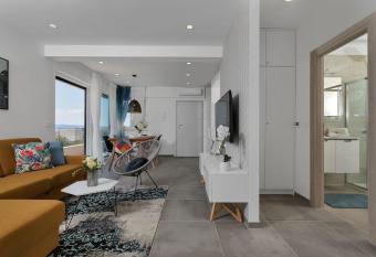 Charming Apartment Tissa with sea view has Balcony rooms