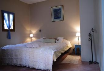 Au Bord de l Eau has Balcony rooms