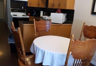 MOUNTAINSIDE COMFORT Sleeps 4 - 5 Min to Golf & Ski allows 18 year olds to book a room