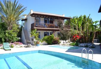 Paradise G  m    l  k has Smoking/Balcony rooms