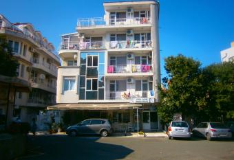Family Hotel White House has Balcony rooms