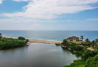 Senda Caba  a Barlovento allows 18 year olds to book a room
