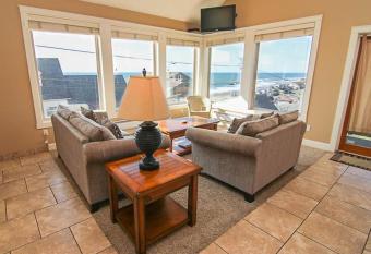Lincoln City Beach House has Balcony rooms