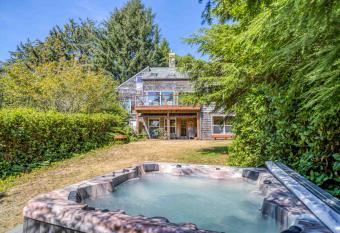 Otter Rock Hideaway has Balcony rooms