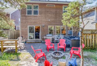 Pelicans Perch Pacific City has Balcony rooms