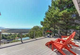 Sandpiper Cottage has Balcony rooms