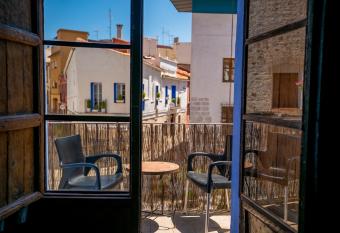 DOMUS AMABILIS - ESPAI GAETA has Balcony rooms