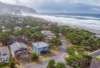 Sea Here has Balcony rooms