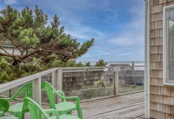 Bud-n-Molly's has Balcony rooms