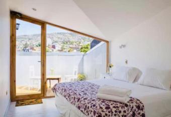 Escalera al Puerto Guest House has Balcony rooms