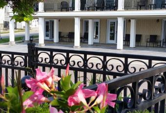 Inn at the Harbour has Balcony rooms