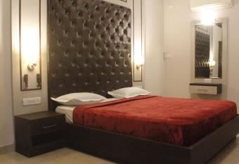 KIMAYA STAY allows 18 year olds to book a room