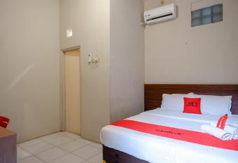 RedDoorz near Stasiun Tawang Semarang allows 18 year olds to book a room